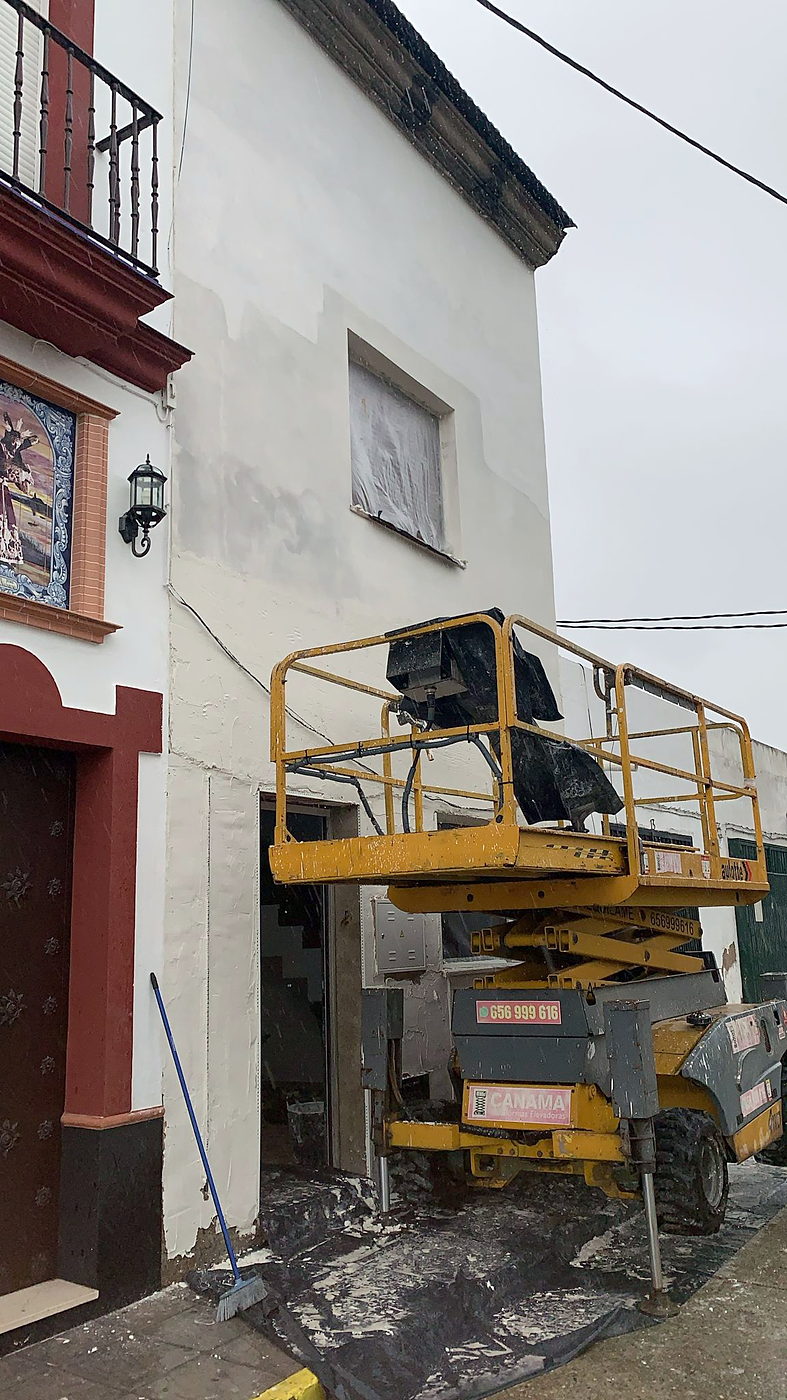 Durante la obra: trabajos de fachada con plataforma elevadora